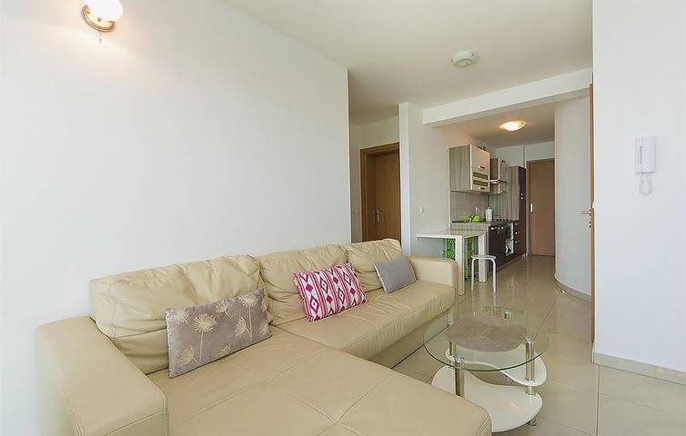Ganze Ferienwohnung, Gemütlich, 2,5 km vom Strand entfernt: Apartment mit Meerblick, Terrasse und Annehmlichkeiten in Brela, Makarska Riviera
