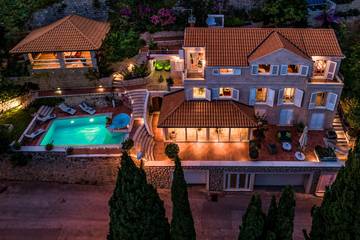 Villa mit pool für 12 Personen, mit Balkon/Terrasse und Pool sowie Balkon in Dubrovnik