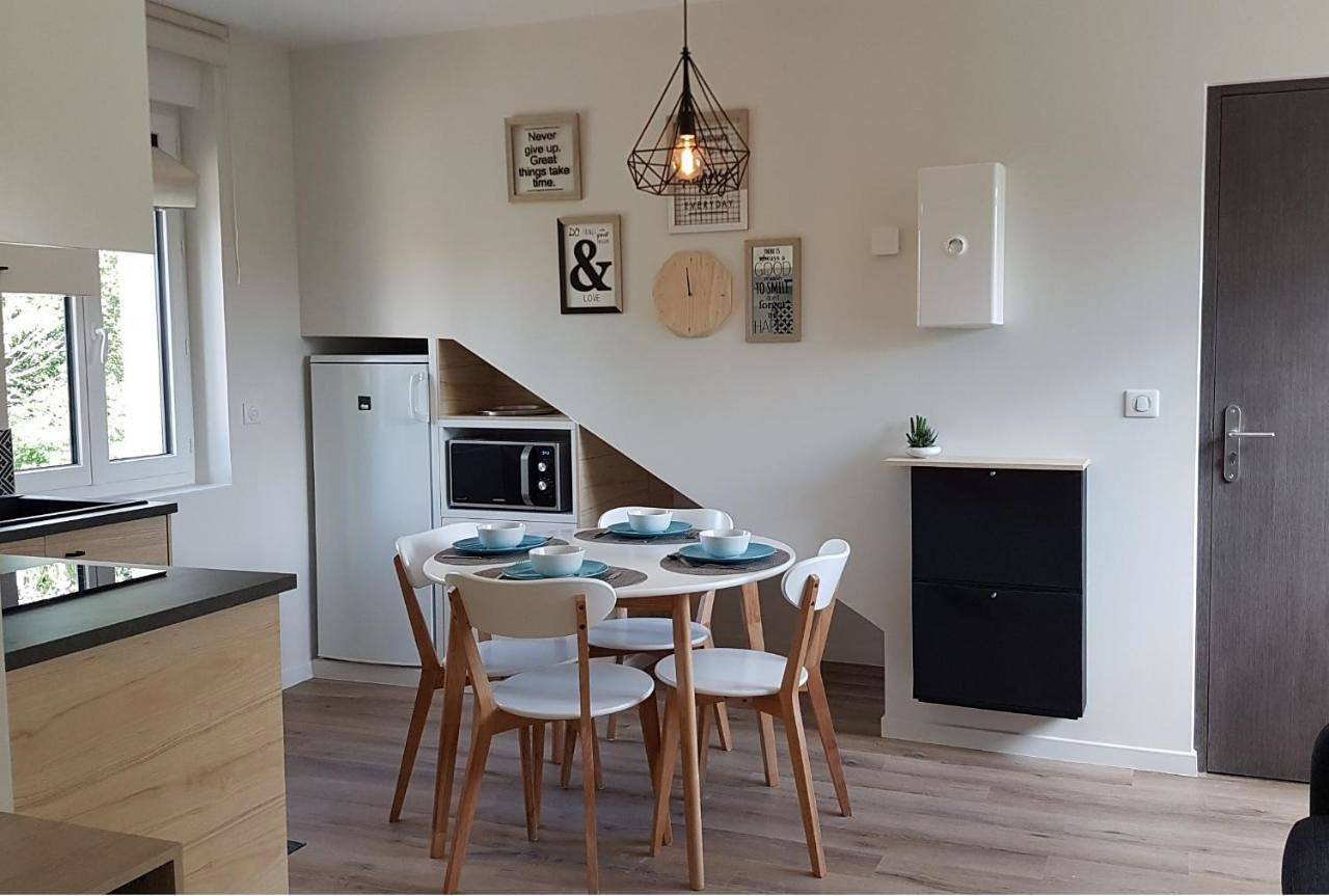Appartement entier, One-Bedroom Apartment in Le Mesnil-Amelot, Seine-et-Marne
