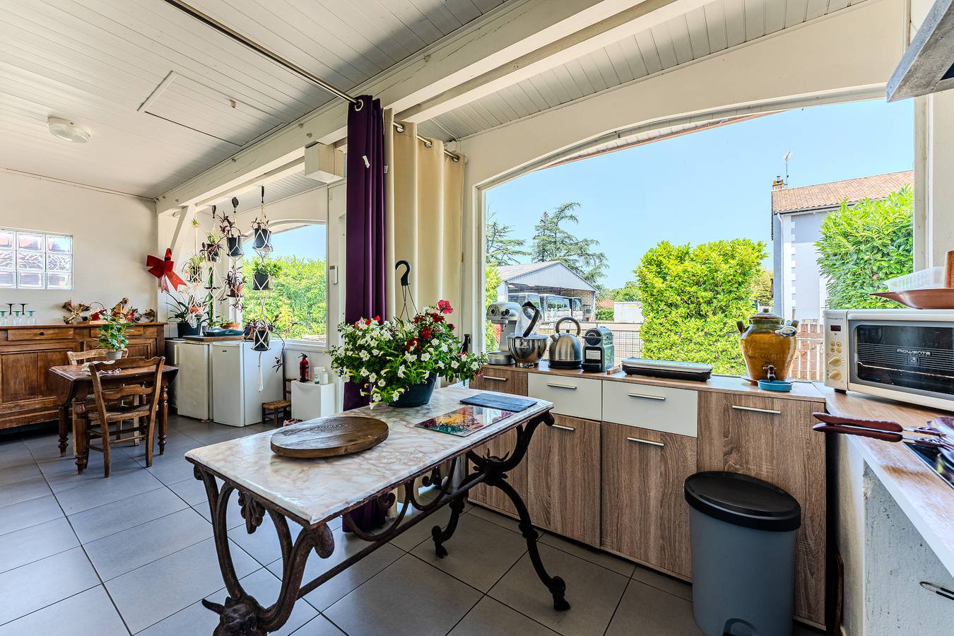 Estudio entero, Estudio 'Le De La Gare' con terraza privada y Wi-Fi, cerca del océano in Saint-Julien-en-Born, Côte d’Argent