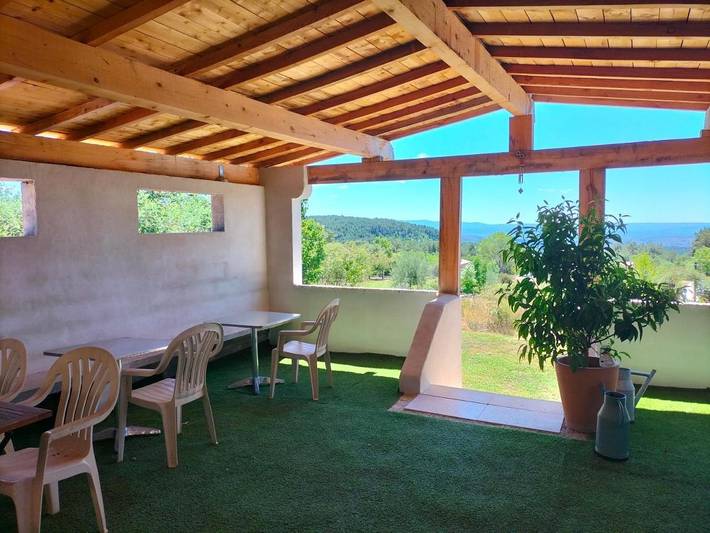 Maison d’hôte pour 2 personnes, avec jardin et piscine ainsi que vue et terrasse