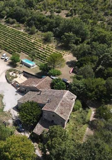 Gîte pour 5 personnes, avec jardin et terrasse ainsi que piscine et vue à Pompignan