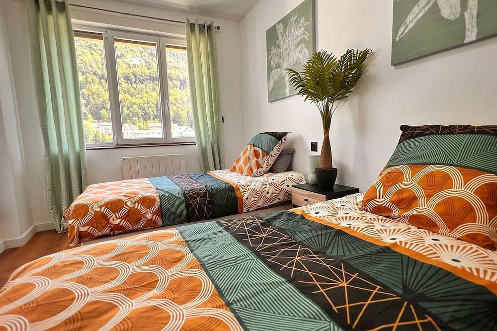 Entire apartment, La Capucine - Bright with balcony and parking space in Saint-Claude (Jura), Parc naturel régional du Haut-Jura