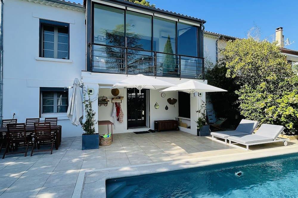 Villa D'architecte Avec Piscine au Coeur D'un Parc in Villeneuve-lès-Avignon, Nimes und Umgebung