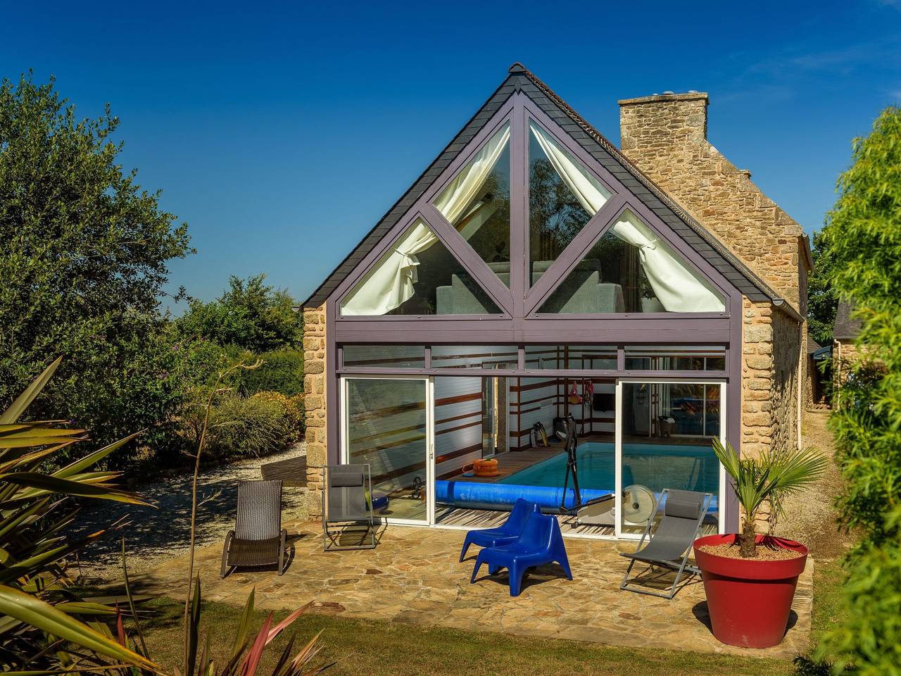 Villa Beheizter Innenpool 30 in Plouguin, Région de Brest