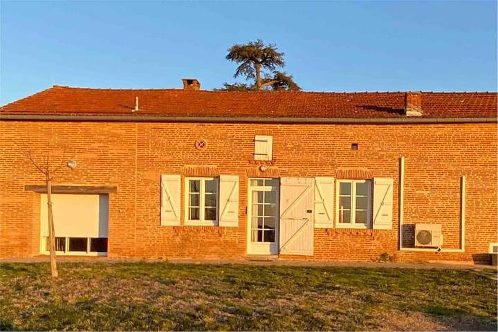 Gîte pour 8 personnes, avec vue et jardin à Garidech