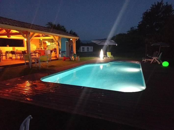 Camping pour 4 personnes, avec Terrasse et Jardin ainsi que Piscine et Vue