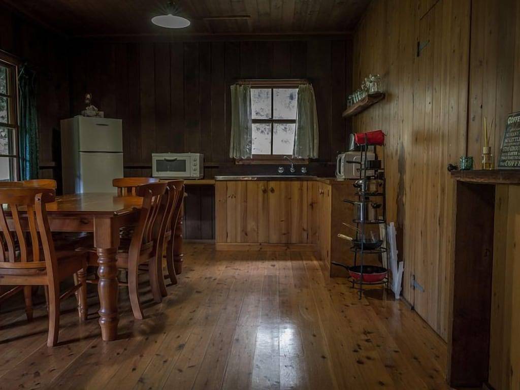 Cabbage Tree @ Hidden Valley Retreat Cottages in Sydney, Blue Mountains