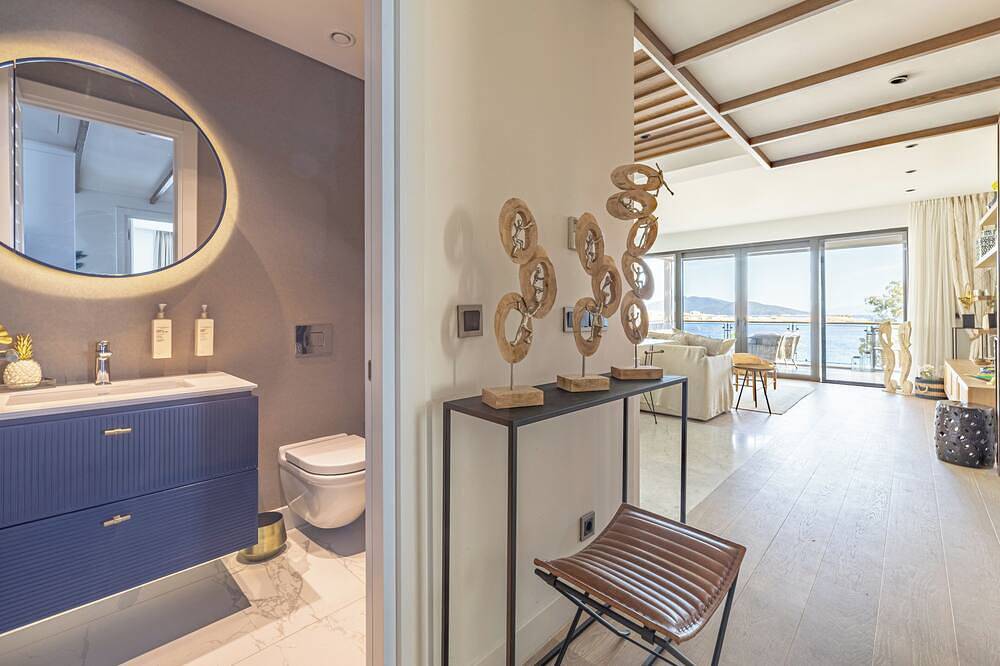Luxurious Beachfront Flat with Hotel Amenities Inside a 5-Star Resort in Bodrum, Türkische Ägäis