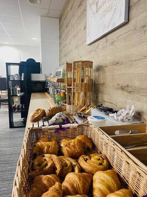 Hôtel pour 2 personnes, avec terrasse, animaux acceptés à Montmarault - 4