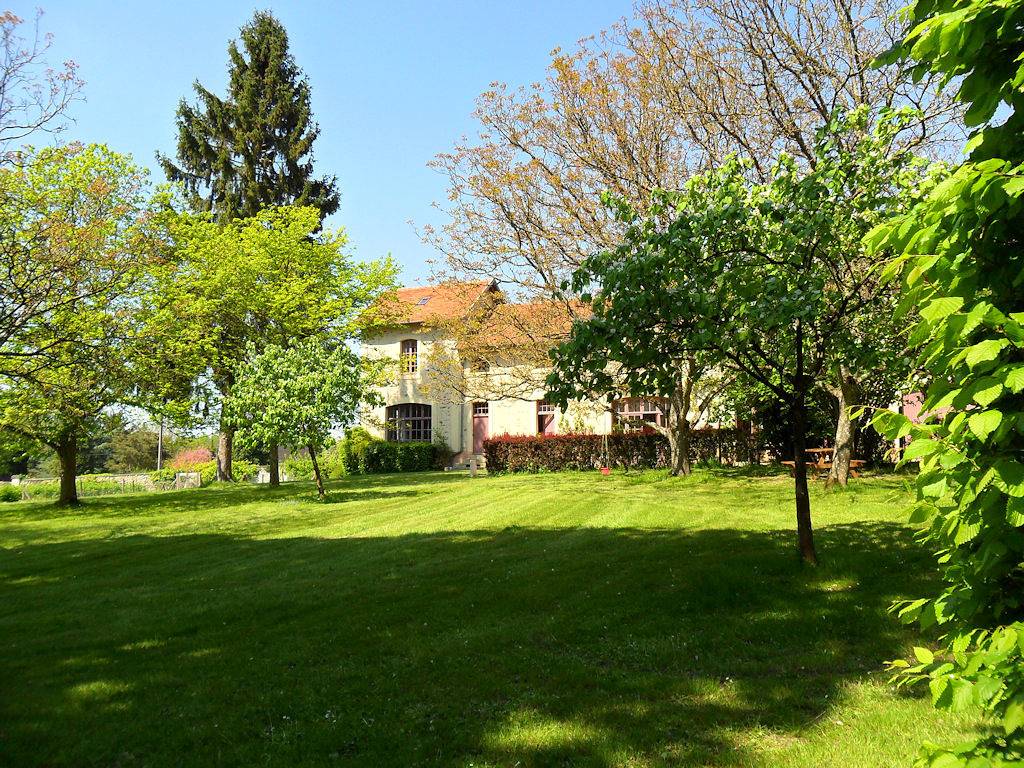 Auberge collective, Séjour familial au calme in Saints, Seine-et-Marne