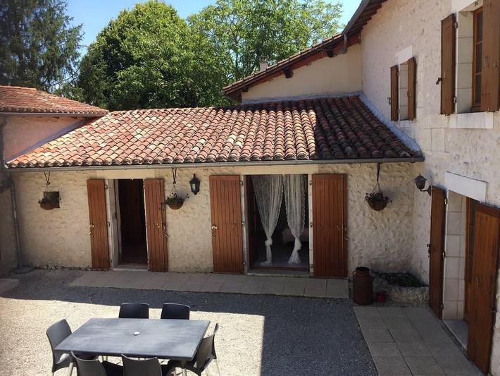 Casa de vacaciones 'Les Indeaux' con piscina privada, terraza privada y Wi-Fi in Lusignac, Périgord Vert