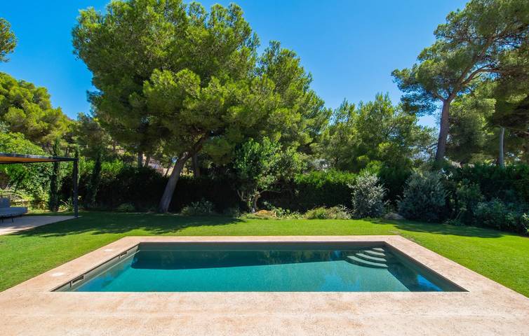 Gemütliches Apartment mit Pool und Terrasse, 2km von Cala Auberdans entfernt in Costa dels Pins, Son Servera