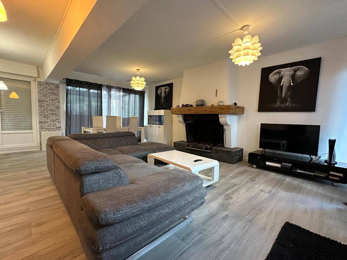 Maison individuelle à 8 minutes d'Ouistreham, quartier calme, transports en commun Tram & Bus, commerces de proximités in Hérouville-Saint-Clair, Région de Caen