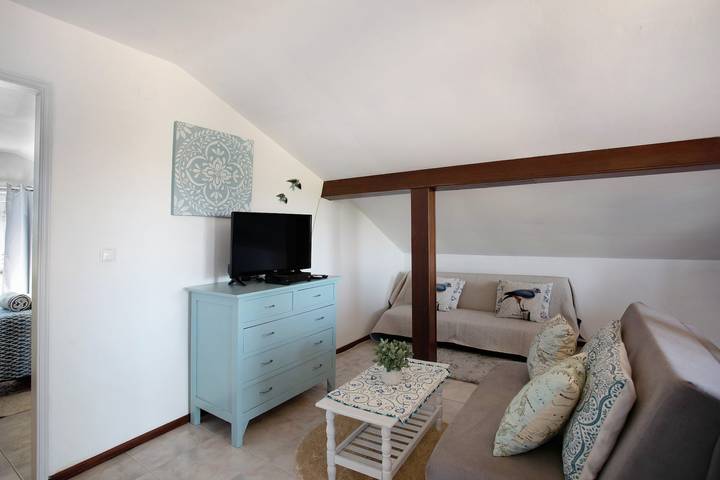 Apartamento entero, Apartamento 'Quinta Das Andorinhas - Nazaré' con vistas a la montaña, piscina privada y Wi-Fi in Nazaré, Leiria District