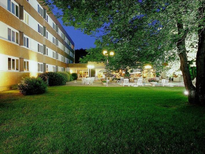Hôtel pour 4 personnes, avec jardin ainsi que sauna et piscine