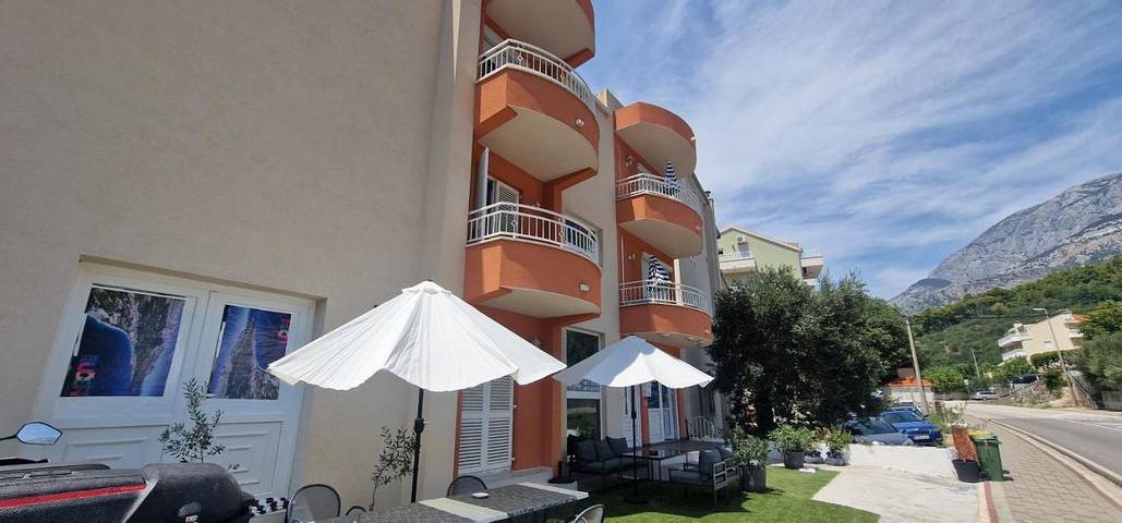 Ferienhaus für 4 Personen, mit Garten und Ausblick in Tucepi - 2