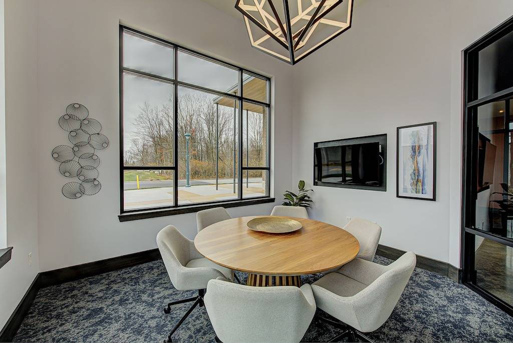 Ganze Wohnung, Unique Industrial - 2 King Beds in Hamilton County