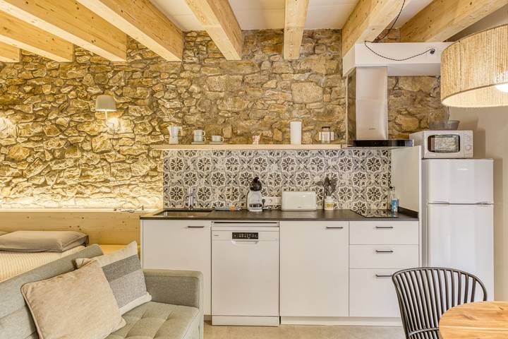 Hel lejlighed, Apartment 'Apartament Empordà' with Private Terrace, Wi-Fi and Air Conditioning in Forallac, Costa Brava