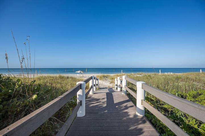 Vacation rental for 6 people, with hot tub and yard as well as pool in Longboat Key