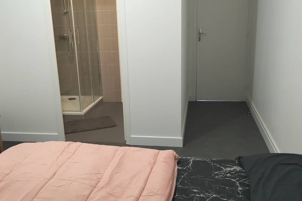 Self-contained room with terrace and kitchenette in Saint-Pavace in Saint-Pavace, Sarthe