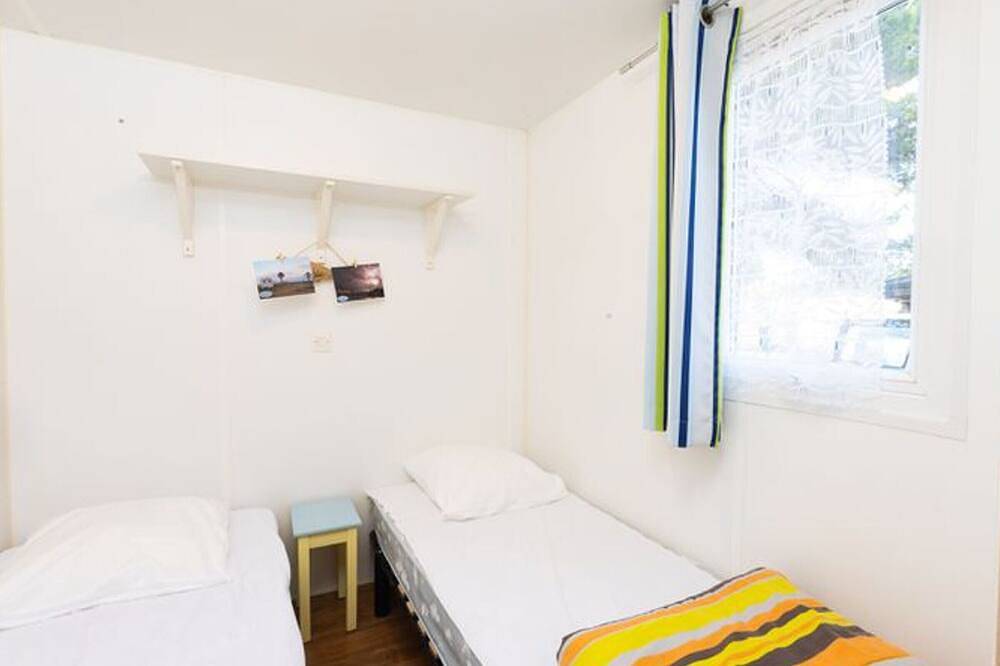 Mobile Home with Terrace in Lézignan-Corbières, 6 persons in Lézignan-Corbières, Narbonne region