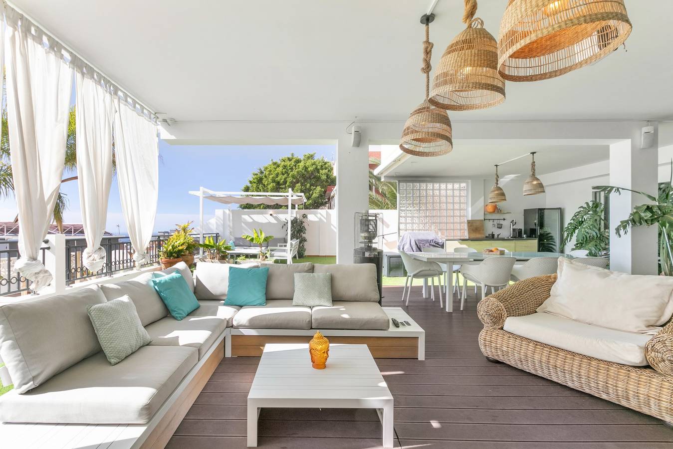 Appartement entier, Vacances 'Valencia' avec vue sur mer, piscine privée et Wi-Fi in Vistabella, Santa Cruz de Tenerife