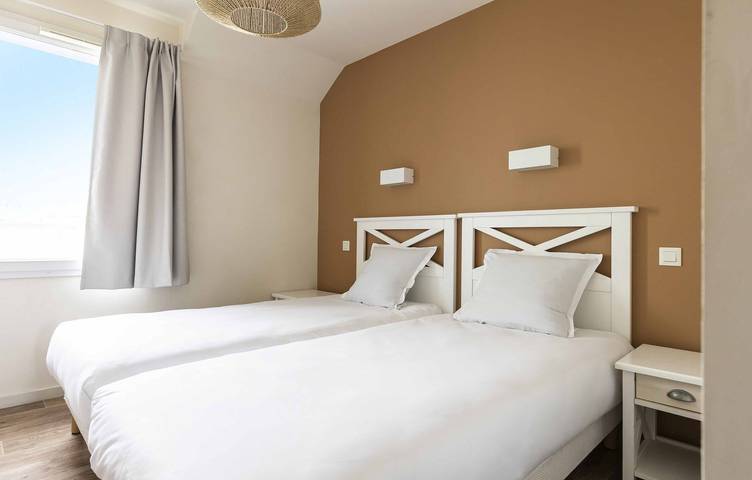 Gîte pour 8 personnes, avec terrasse ainsi que piscine et jardin, adapté aux familles dans Plage de la Digue Jules Noiret - 4