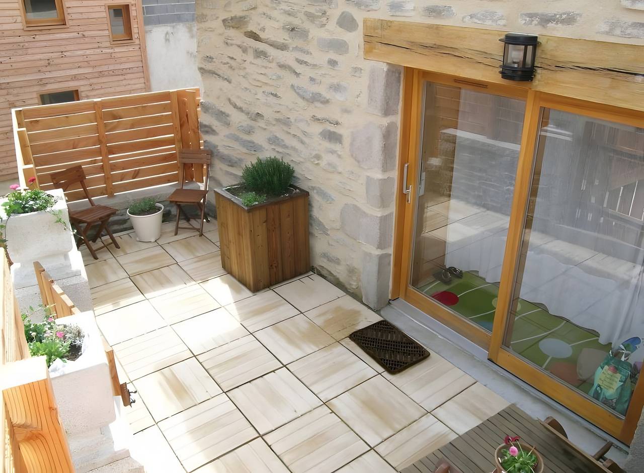 Au chant de la fontaine - gîte la bruyère - St Laurent les Bains in Saint-Laurent-les-Bains-Laval-d'Aurelle, Parc naturel régional des Monts d'Ardèche