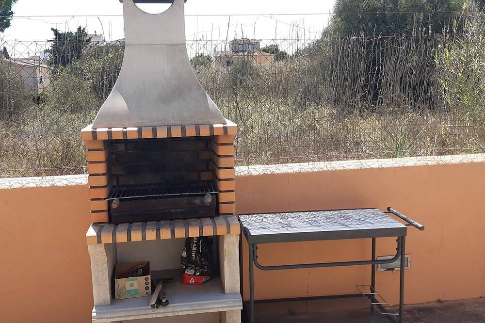 Casa Jazmin close to the beach with garden and Bbq, free Wifi in Cala Bona, Son Servera