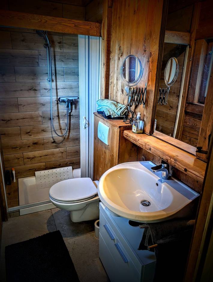 Wohnwagen für 2 Personen, mit Balkon/Terrasse in Tirol - 3