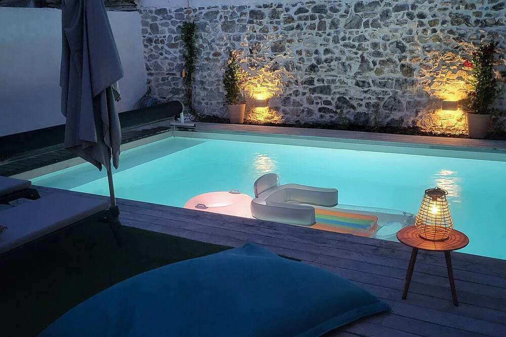 Luxury Villa with Year-Round Comfort and Saltwater Pool in Prime Location in Candillargues, Côte d'Améthyste