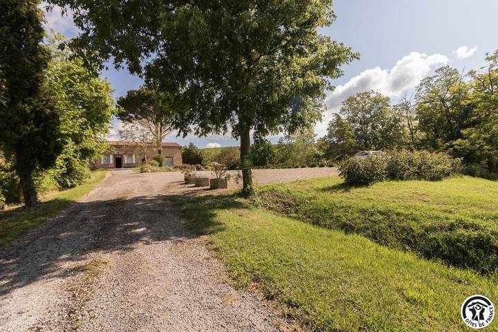 Gîte pour 12 personnes, avec terrasse et jardin dans Haute-Garonne - 2