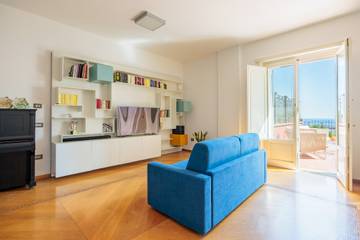 Ferienwohnung für 5 Personen, mit Ausblick und Terrasse in Salerno