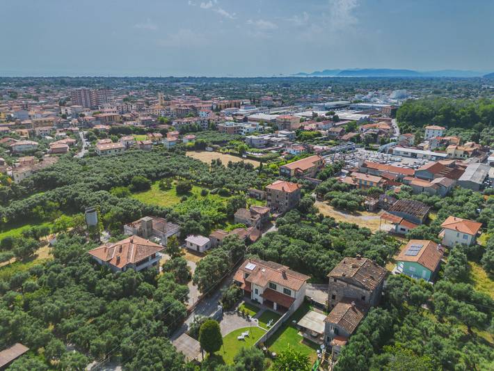 Villa Giuliana in Seravezza, Costa de la Maremma
