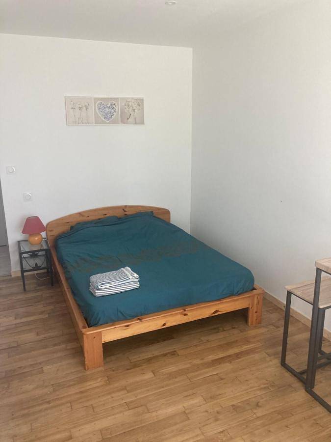 Gîte pour 2 personnes, avec jardin dans Visseiche