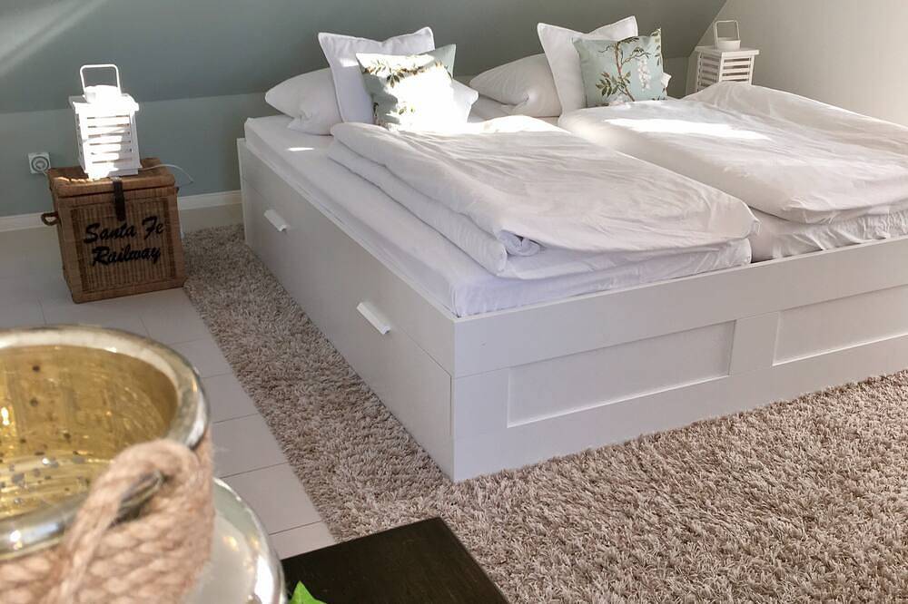 Ganze Wohnung, Liebevolle Ferienwohnung im neuen Fachwerkhaus im schönen Altenburger Land in Altenburg, Ostthüringen
