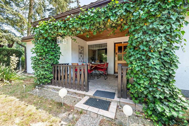 Holiday Home 'Bungalow an der Havel' with Private Terrace and Garden