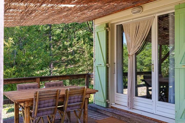 Location de vacances pour 4 personnes, avec vue ainsi que jardin et piscine, animaux acceptés à Arpavon - 3