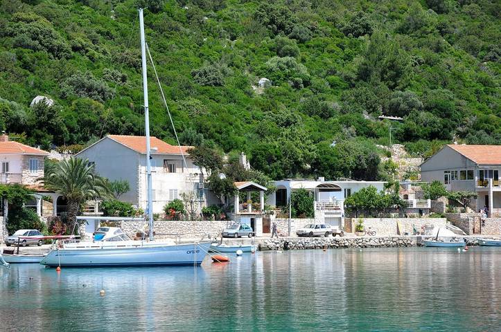 Gîte pour 2 personnes, avec terrasse dans Lastovo