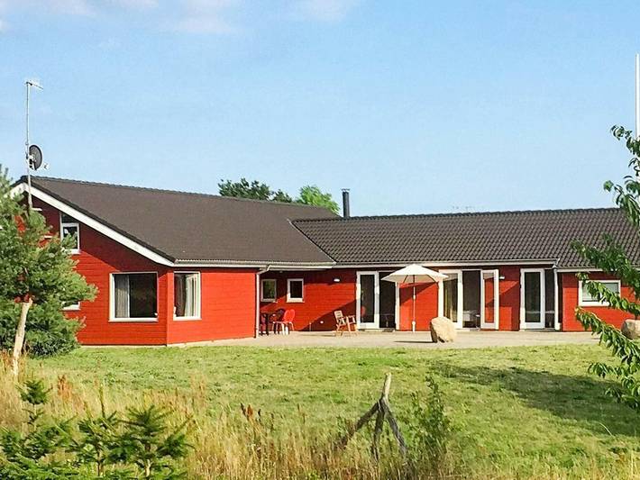 Ferienhaus für 12 Personen, mit Sauna und Terrasse sowie Whirlpool, kinderfreundlich in Lyngsbæk Strand