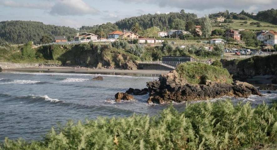 Apartamento para 7 personas, con balcón y vistas en Castrillón