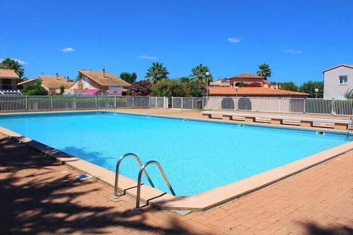 Appartement de vacances pour 4 personnes, avec terrasse et piscine, animaux acceptés