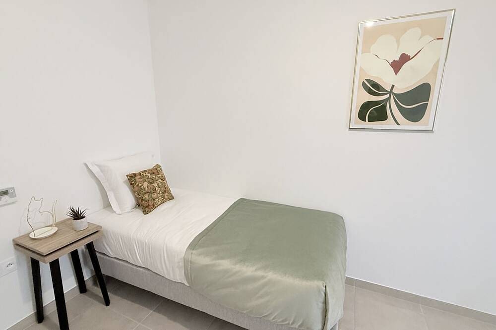 Entire apartment, Apartment-Superior-Ensuite with Shower in Aubenas, Ardèche