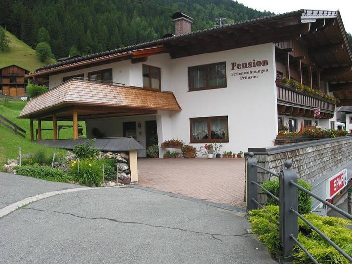 Ferienwohnung für 6 Personen, mit Balkon und Terrasse sowie Ausblick in Maria Luggau