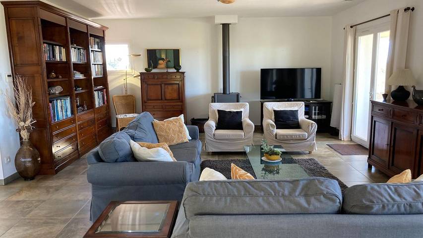 Location de vacances pour 13 personnes, avec terrasse et piscine ainsi que jardin et jacuzzi à Montbrun-des-Corbières - 2