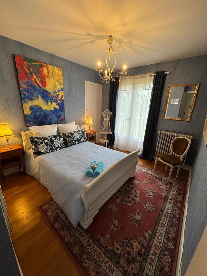 Gîte pour 2 personnes, avec vue ainsi que jardin et piscine à Bressolles - 3