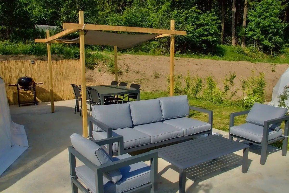 Zecamping 3* piscine couverte dog friendly locatif Bbq clim 50m2 in Châtel-Montagne, Région de Vichy