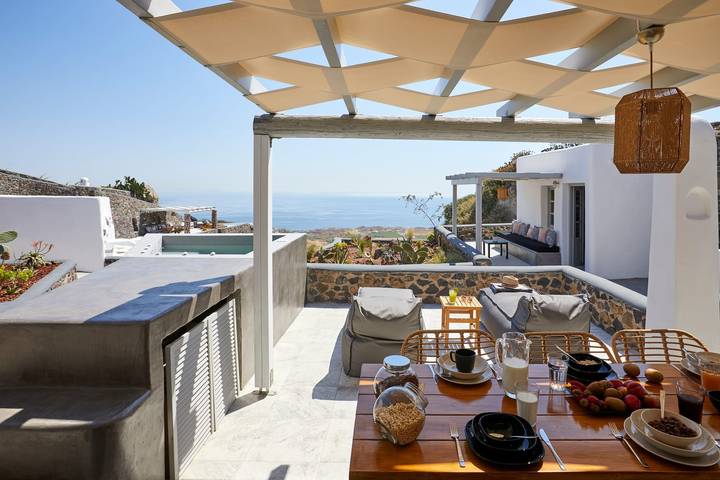 Villa pour 8 personnes, avec vue sur l’océan ainsi que jardin et terrasse dans Firostefani