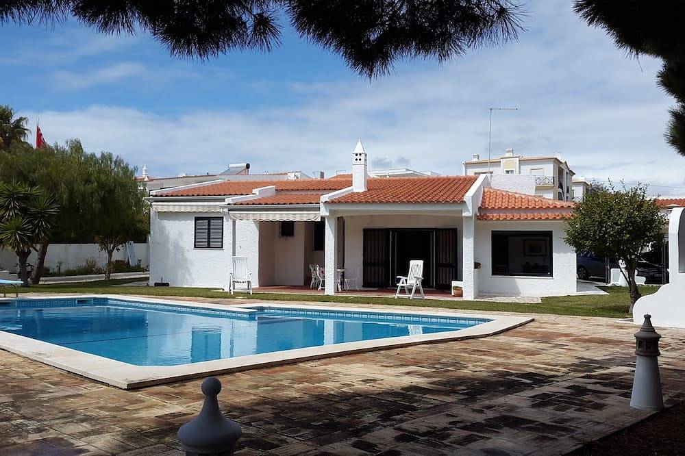 Villa 600 m from 2 beaches; 300 m nightlife; Bbq, internet, A/C in Albufeira, Faro Distrikt